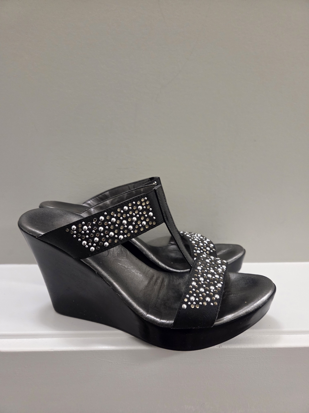 Browns Black Studded T-Strap Platform Wedge Sandal Shoes Size 38